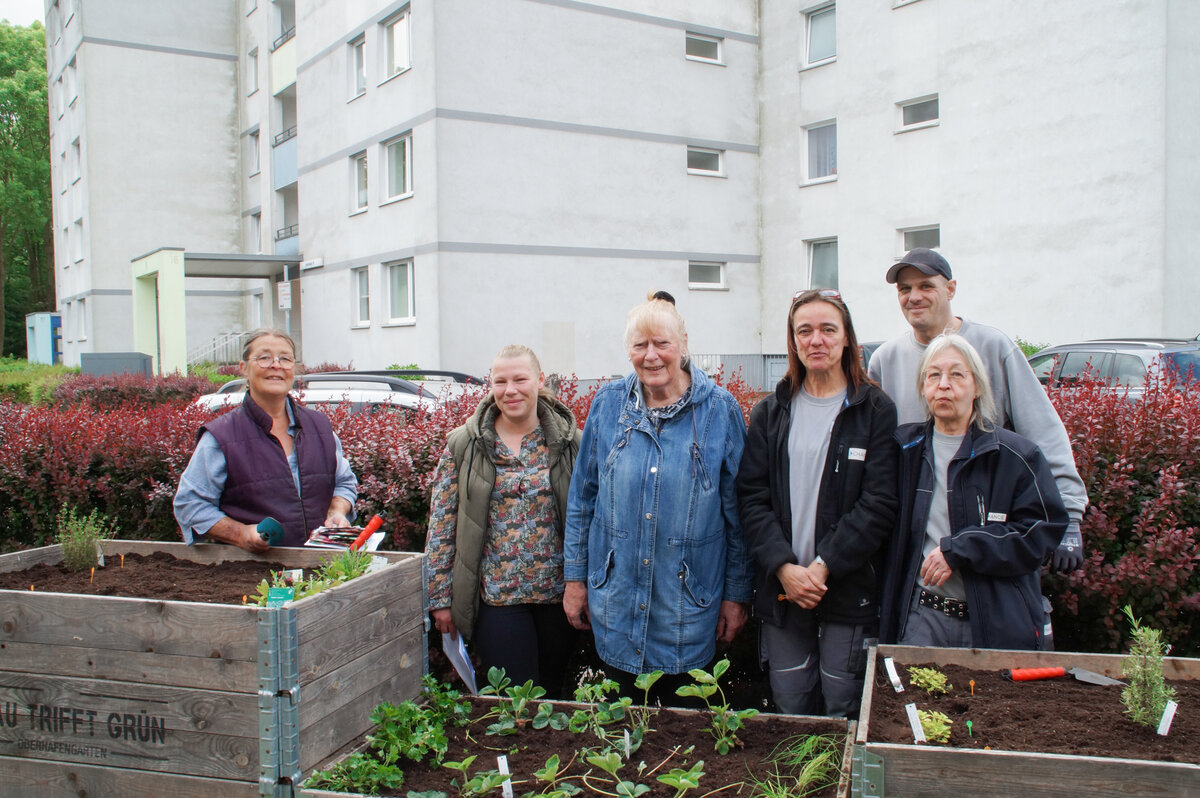Gartenexpertin Brigitte Hölscher (links) mit dem CHANCE Team  | © Betül Pehlivan