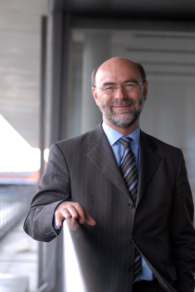 Michael Sachs war von 1995 Geschäftsführer der GWG Gesellschaft für Wohnen und Bauen mbH und von 1999 bis 2010 Vorstand der SAGA Siedlungs-Aktiengesellschaft Hamburg